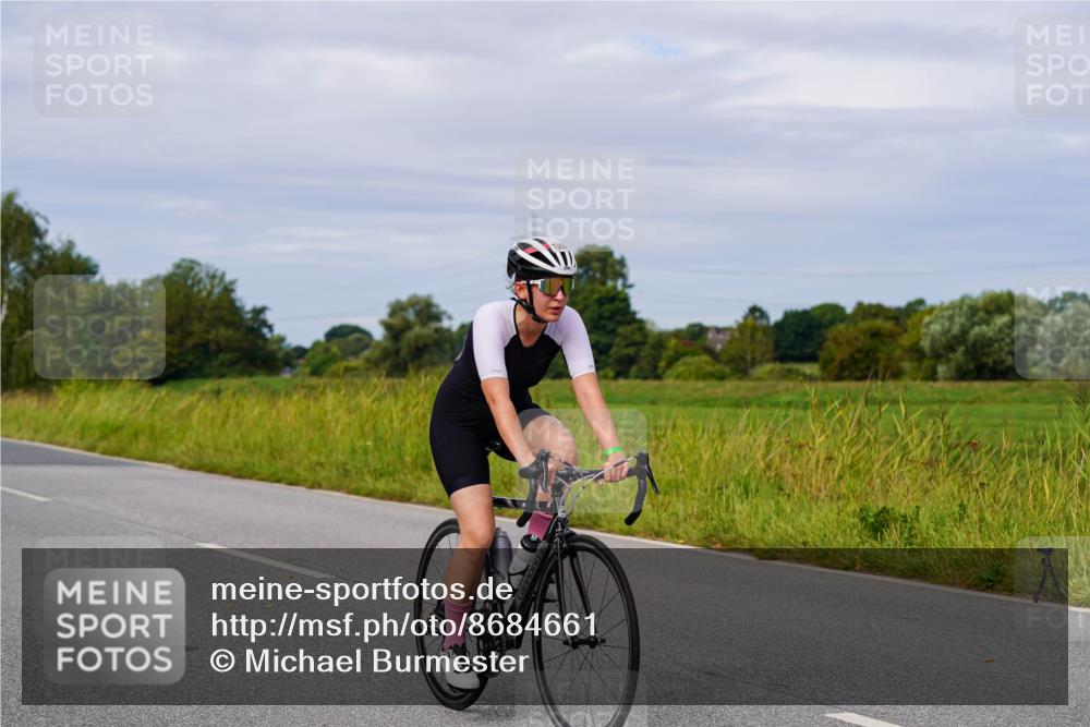 31.08.2025 - Elbe Triathlon Hamburg Michael Burmester http://msf.ph/oto/8684661 31.08.2025 11:22:53 Radfahren 1545, 1557, 1559 meine-sportfotos.de