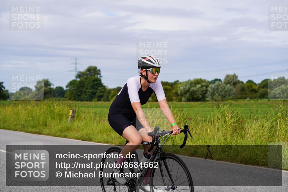 31.08.2025 - Elbe Triathlon Hamburg Michael Burmester http://msf.ph/oto/8684662 31.08.2025 11:22:53 Radfahren 1545, 1557, 1559 meine-sportfotos.de