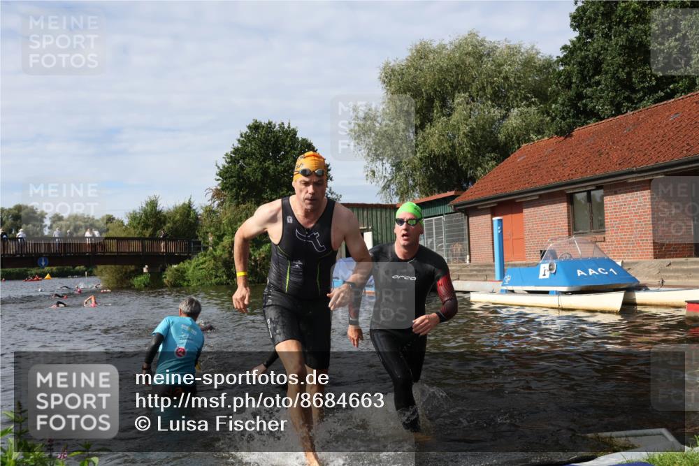 31.08.2025 - Elbe Triathlon Hamburg Luisa Fischer http://msf.ph/oto/8684663 31.08.2025 10:30:04 Schwimmen 1255, 1273, 1303, 1323 meine-sportfotos.de