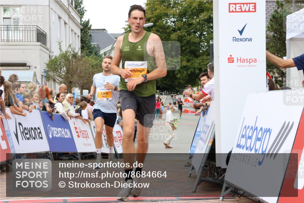 31.08.2025 - 21. Blankeneser Heldenlauf Strokosch-Dieckow http://msf.ph/oto/8684664 31.08.2025 12:02:16 Ziel 5472, 5703, 4029 meine-sportfotos.de