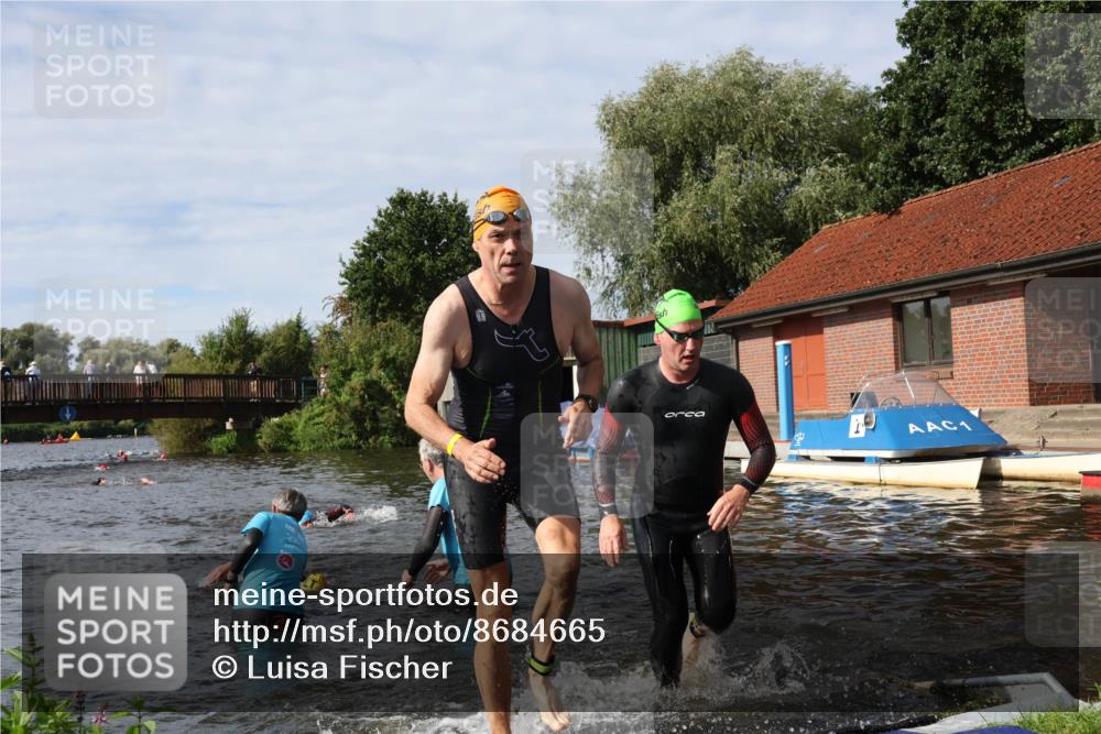 31.08.2025 - Elbe Triathlon Hamburg Luisa Fischer http://msf.ph/oto/8684665 31.08.2025 10:30:04 Schwimmen 1255, 1273, 1303, 1323 meine-sportfotos.de