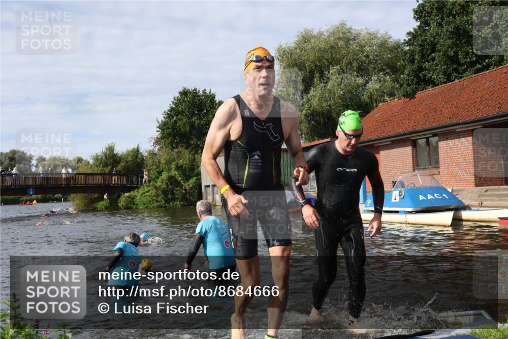 31.08.2025 - Elbe Triathlon Hamburg Luisa Fischer http://msf.ph/oto/8684666 31.08.2025 10:30:04 Schwimmen 1255, 1273, 1303, 1323 meine-sportfotos.de