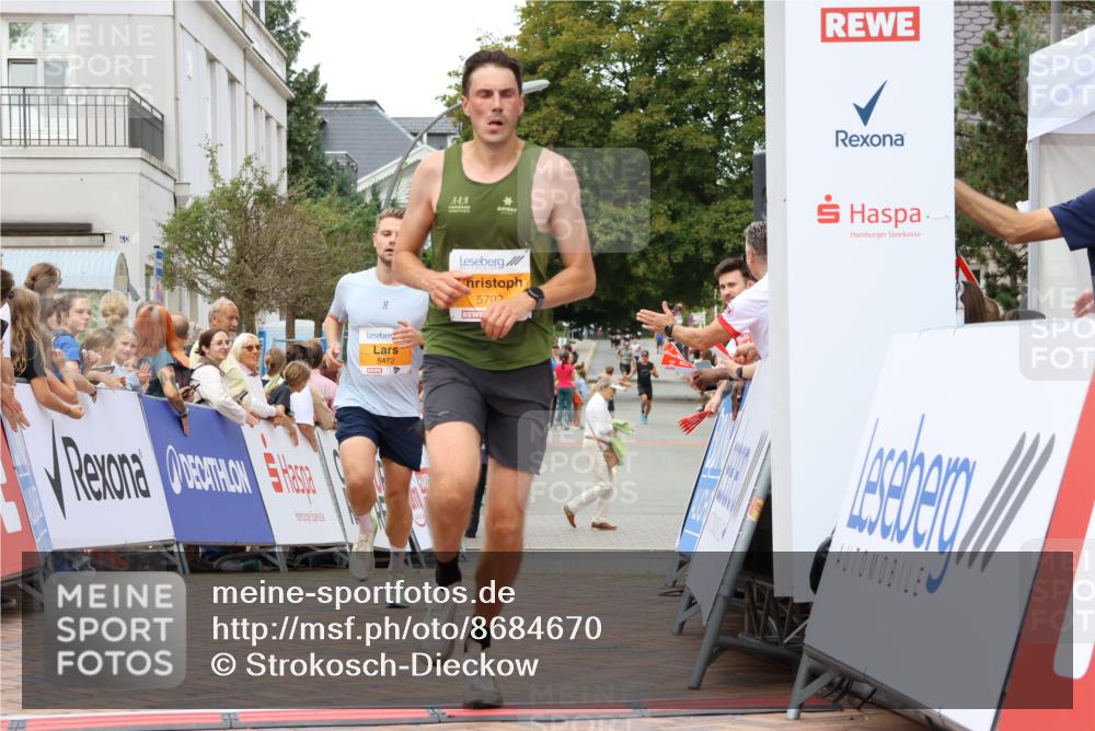 31.08.2025 - 21. Blankeneser Heldenlauf Strokosch-Dieckow http://msf.ph/oto/8684670 31.08.2025 12:02:16 Ziel 5472, 5703, 4029 meine-sportfotos.de
