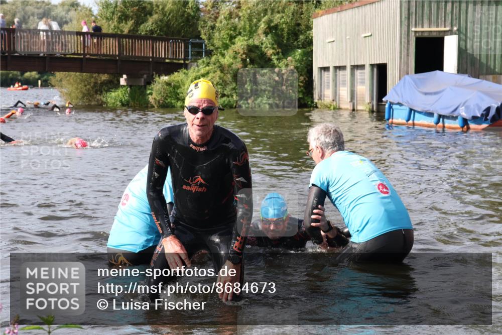31.08.2025 - Elbe Triathlon Hamburg Luisa Fischer http://msf.ph/oto/8684673 31.08.2025 10:30:13 Schwimmen 1277, 1327 meine-sportfotos.de