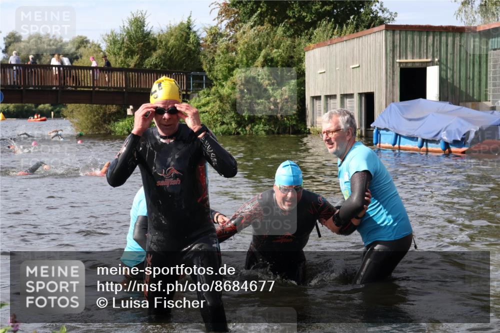 31.08.2025 - Elbe Triathlon Hamburg Luisa Fischer http://msf.ph/oto/8684677 31.08.2025 10:30:14 Schwimmen 1277, 1327 meine-sportfotos.de