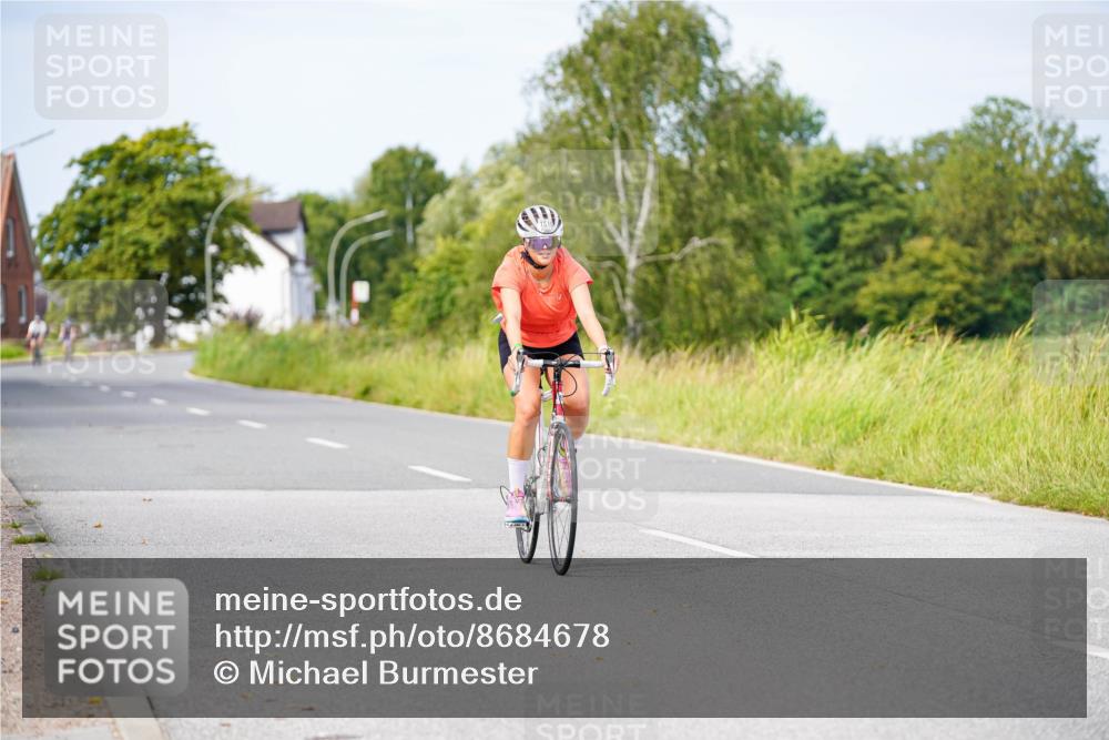 31.08.2025 - Elbe Triathlon Hamburg Michael Burmester http://msf.ph/oto/8684678 31.08.2025 11:23:22 Radfahren 1516 meine-sportfotos.de