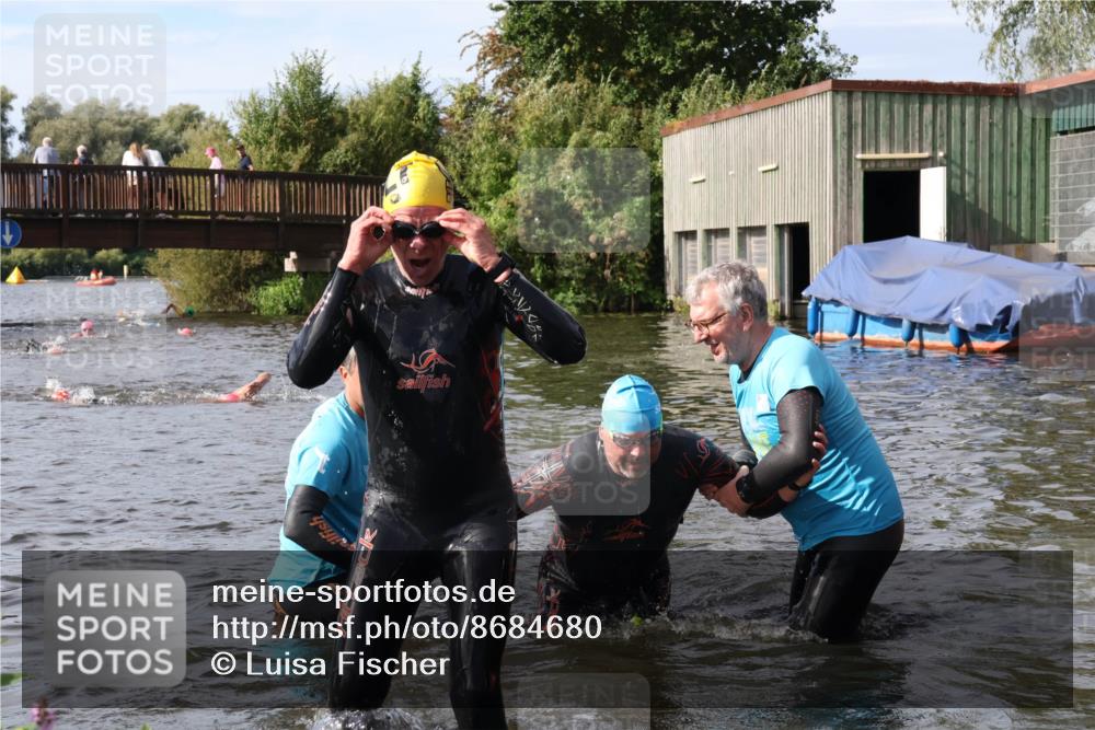 31.08.2025 - Elbe Triathlon Hamburg Luisa Fischer http://msf.ph/oto/8684680 31.08.2025 10:30:14 Schwimmen 1277, 1327 meine-sportfotos.de