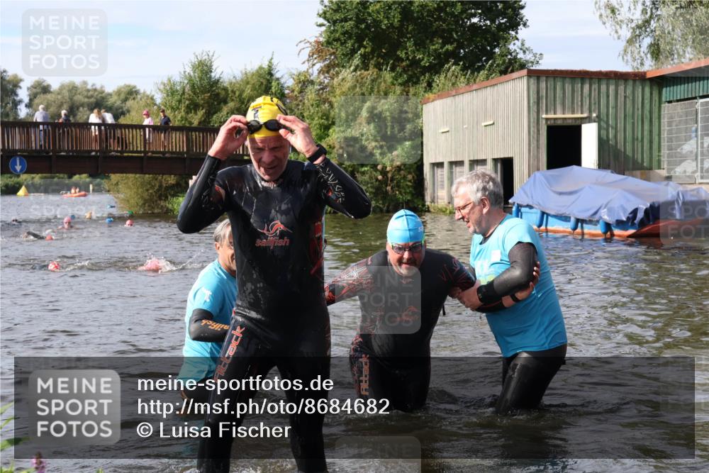 31.08.2025 - Elbe Triathlon Hamburg Luisa Fischer http://msf.ph/oto/8684682 31.08.2025 10:30:15 Schwimmen 1277, 1327 meine-sportfotos.de