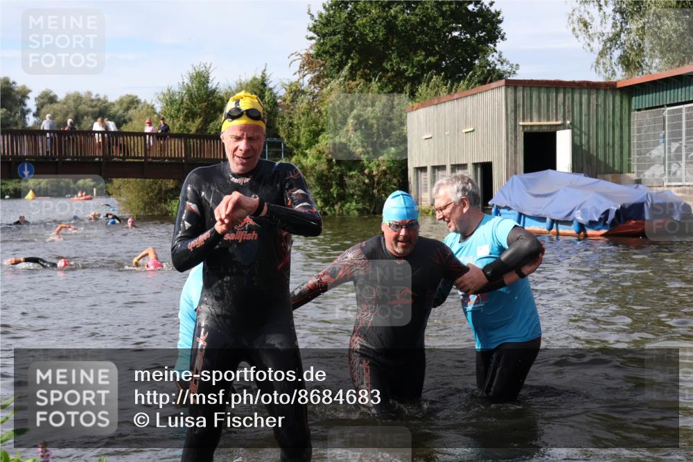 31.08.2025 - Elbe Triathlon Hamburg Luisa Fischer http://msf.ph/oto/8684683 31.08.2025 10:30:15 Schwimmen 1277, 1327 meine-sportfotos.de
