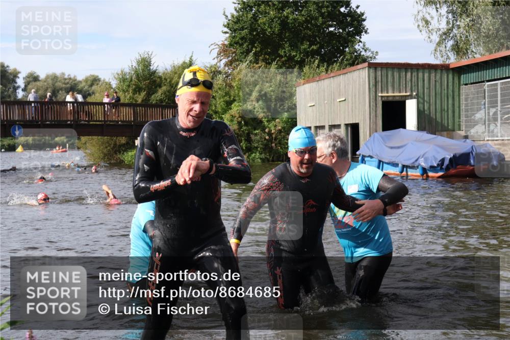 31.08.2025 - Elbe Triathlon Hamburg Luisa Fischer http://msf.ph/oto/8684685 31.08.2025 10:30:15 Schwimmen 1277, 1327 meine-sportfotos.de