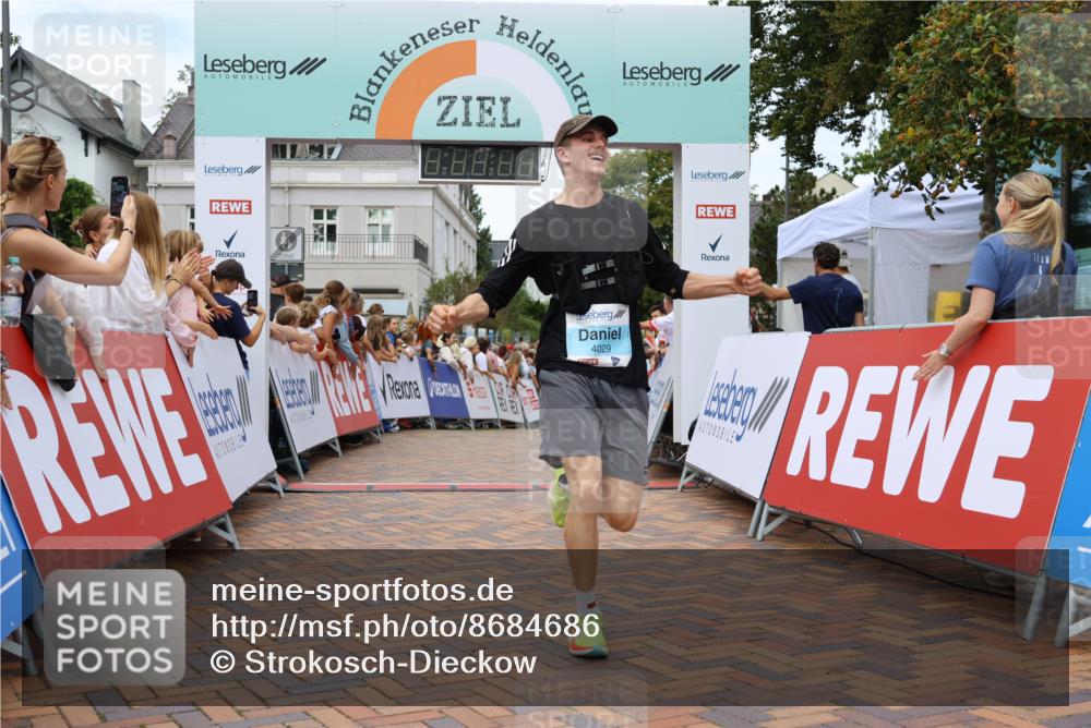 31.08.2025 - 21. Blankeneser Heldenlauf Strokosch-Dieckow http://msf.ph/oto/8684686 31.08.2025 12:02:15 Ziel 5472, 5703, 4029 meine-sportfotos.de