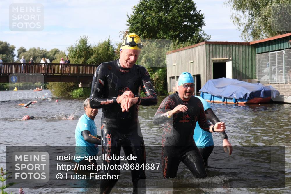 31.08.2025 - Elbe Triathlon Hamburg Luisa Fischer http://msf.ph/oto/8684687 31.08.2025 10:30:16 Schwimmen 1277, 1327 meine-sportfotos.de