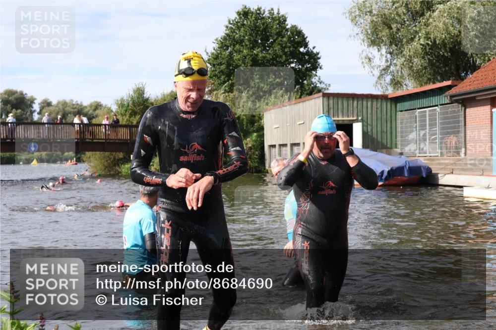 31.08.2025 - Elbe Triathlon Hamburg Luisa Fischer http://msf.ph/oto/8684690 31.08.2025 10:30:16 Schwimmen 1277, 1327 meine-sportfotos.de