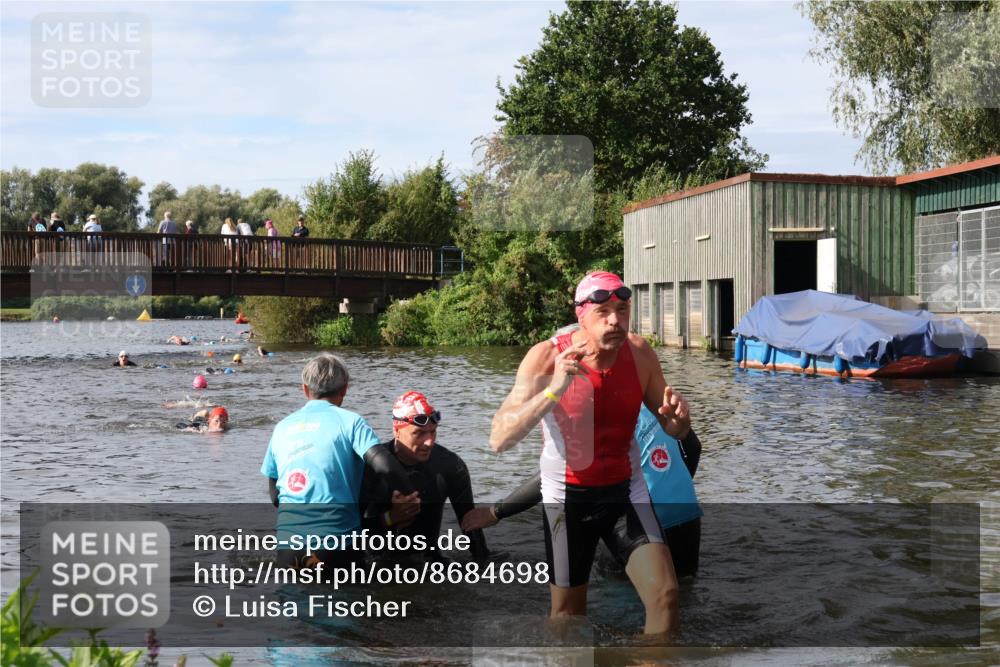 31.08.2025 - Elbe Triathlon Hamburg Luisa Fischer http://msf.ph/oto/8684698 31.08.2025 10:30:34 Schwimmen 1283, 1329 meine-sportfotos.de