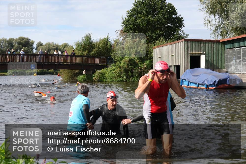 31.08.2025 - Elbe Triathlon Hamburg Luisa Fischer http://msf.ph/oto/8684700 31.08.2025 10:30:34 Schwimmen 1283, 1329 meine-sportfotos.de