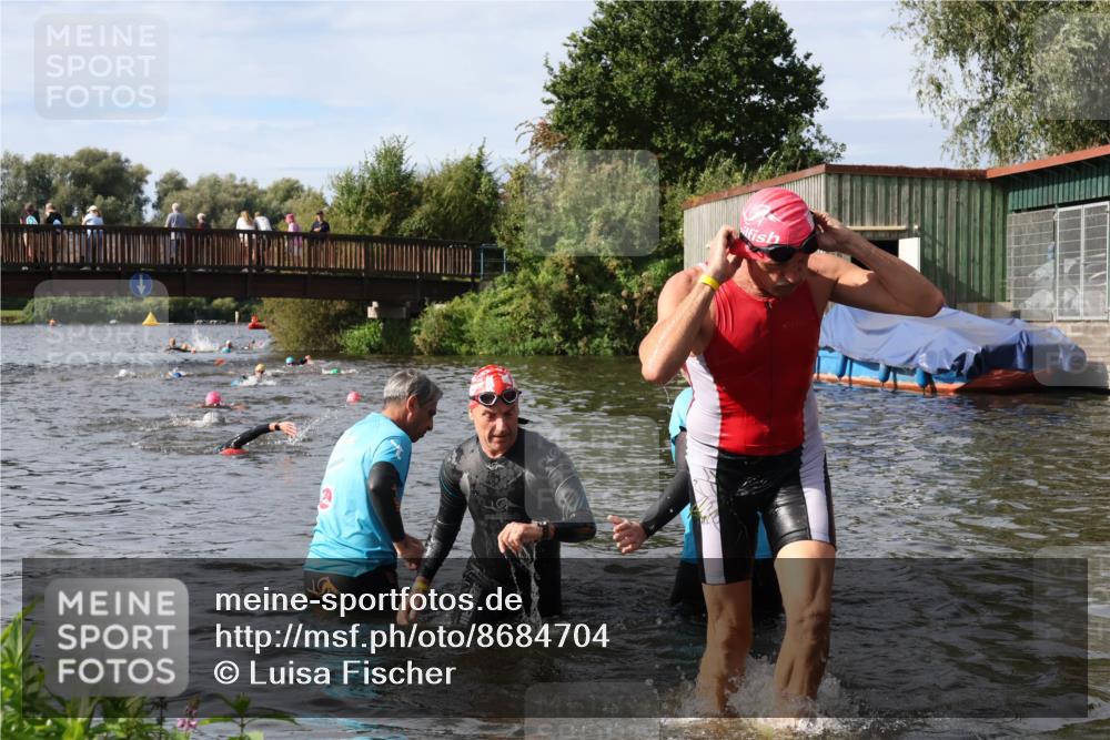 31.08.2025 - Elbe Triathlon Hamburg Luisa Fischer http://msf.ph/oto/8684704 31.08.2025 10:30:35 Schwimmen 1283, 1329 meine-sportfotos.de