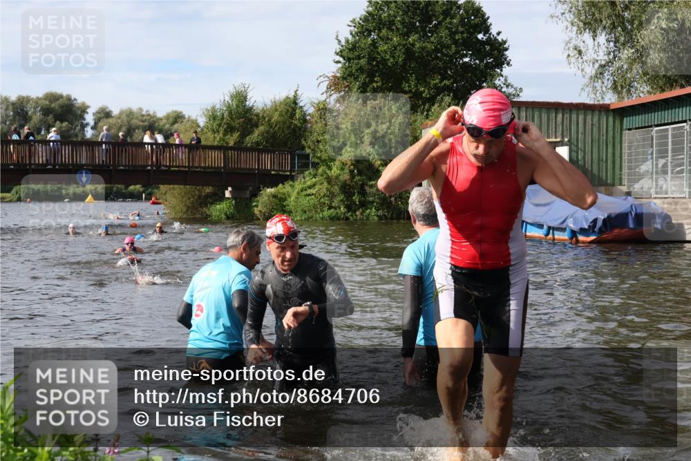 31.08.2025 - Elbe Triathlon Hamburg Luisa Fischer http://msf.ph/oto/8684706 31.08.2025 10:30:35 Schwimmen 1283, 1329 meine-sportfotos.de