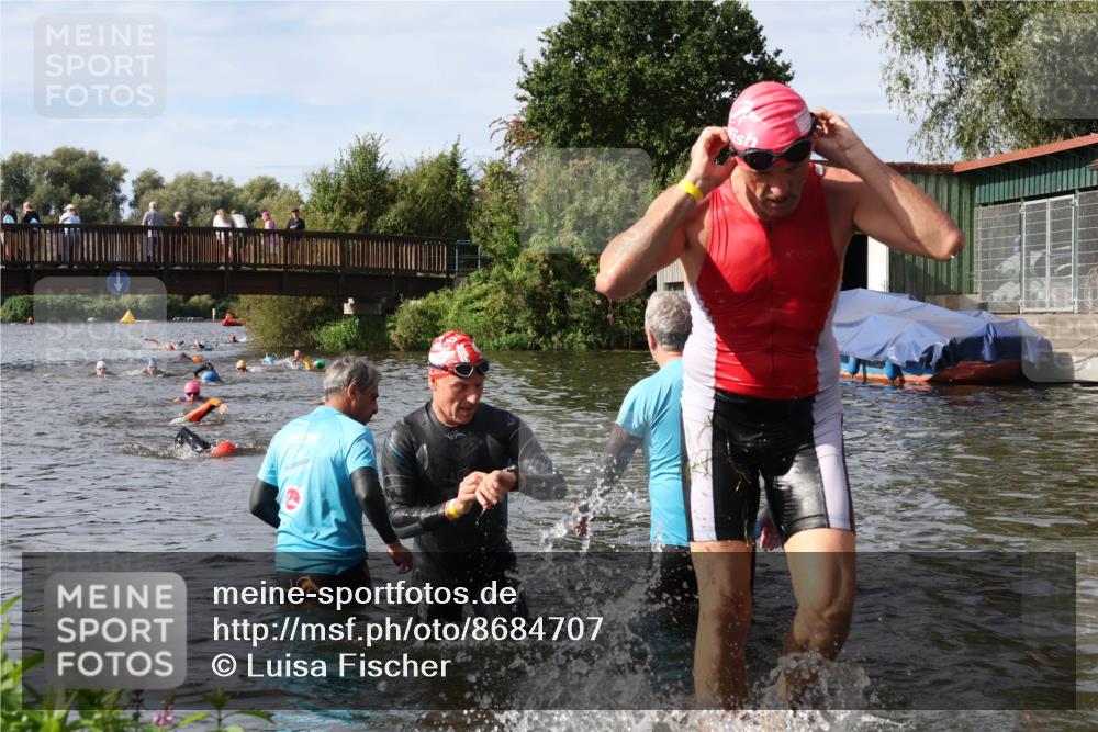 31.08.2025 - Elbe Triathlon Hamburg Luisa Fischer http://msf.ph/oto/8684707 31.08.2025 10:30:35 Schwimmen 1283, 1329 meine-sportfotos.de