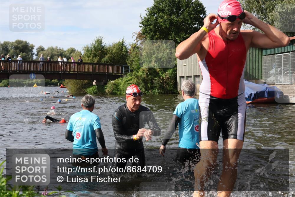 31.08.2025 - Elbe Triathlon Hamburg Luisa Fischer http://msf.ph/oto/8684709 31.08.2025 10:30:36 Schwimmen 1283, 1329 meine-sportfotos.de