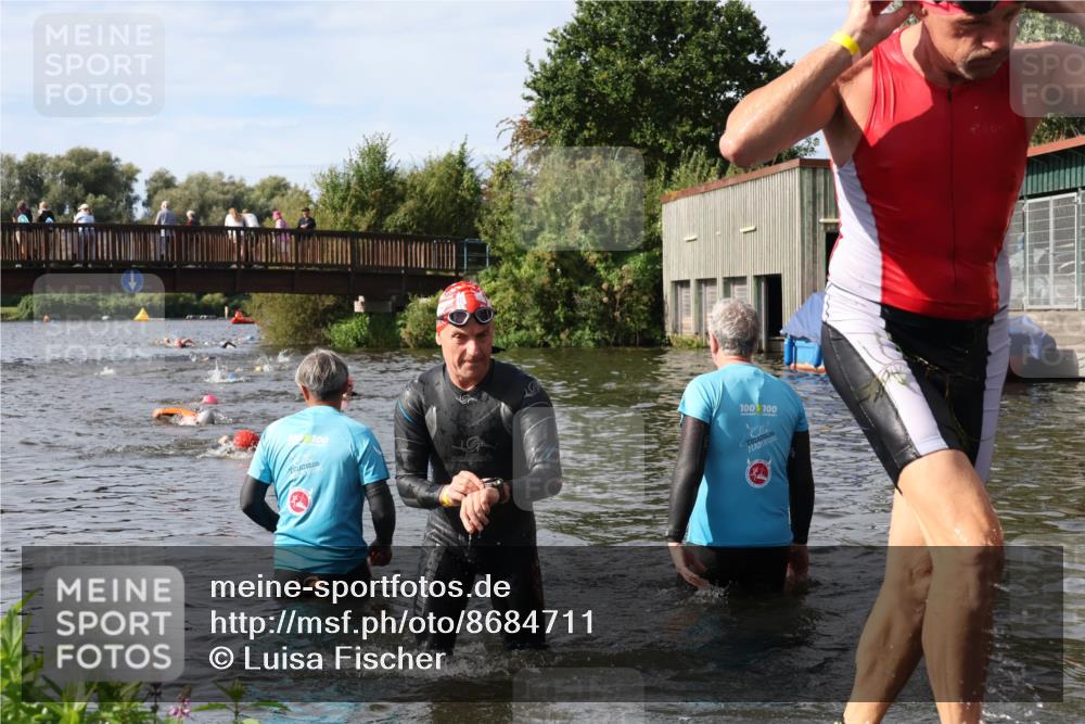 31.08.2025 - Elbe Triathlon Hamburg Luisa Fischer http://msf.ph/oto/8684711 31.08.2025 10:30:36 Schwimmen 1283, 1329 meine-sportfotos.de