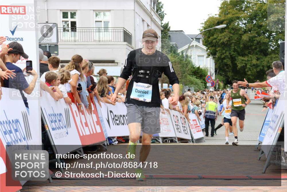 31.08.2025 - 21. Blankeneser Heldenlauf Strokosch-Dieckow http://msf.ph/oto/8684718 31.08.2025 12:02:14 Ziel 5472, 5703, 4029 meine-sportfotos.de