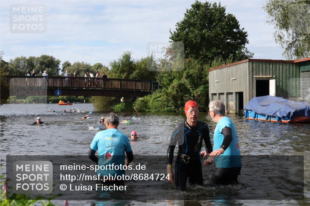31.08.2025 - Elbe Triathlon Hamburg Luisa Fischer http://msf.ph/oto/8684724 31.08.2025 10:30:48 Schwimmen 1321, 1326 meine-sportfotos.de