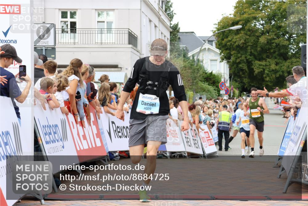 31.08.2025 - 21. Blankeneser Heldenlauf Strokosch-Dieckow http://msf.ph/oto/8684725 31.08.2025 12:02:14 Ziel 5472, 5703, 4029 meine-sportfotos.de