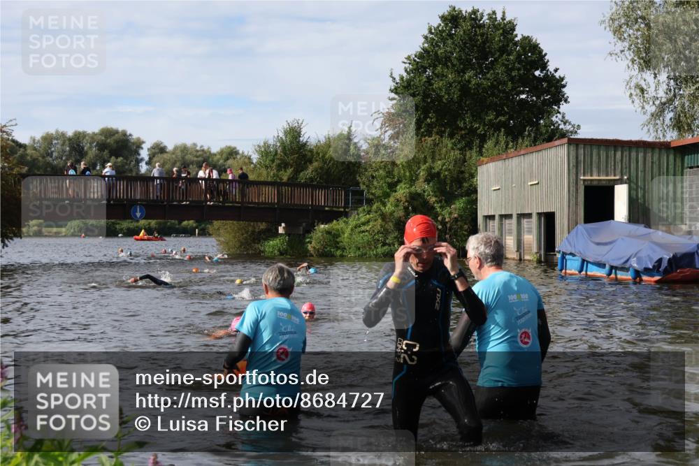 31.08.2025 - Elbe Triathlon Hamburg Luisa Fischer http://msf.ph/oto/8684727 31.08.2025 10:30:49 Schwimmen 1321, 1326 meine-sportfotos.de