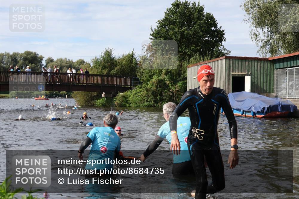 31.08.2025 - Elbe Triathlon Hamburg Luisa Fischer http://msf.ph/oto/8684735 31.08.2025 10:30:50 Schwimmen 1306, 1321, 1326 meine-sportfotos.de