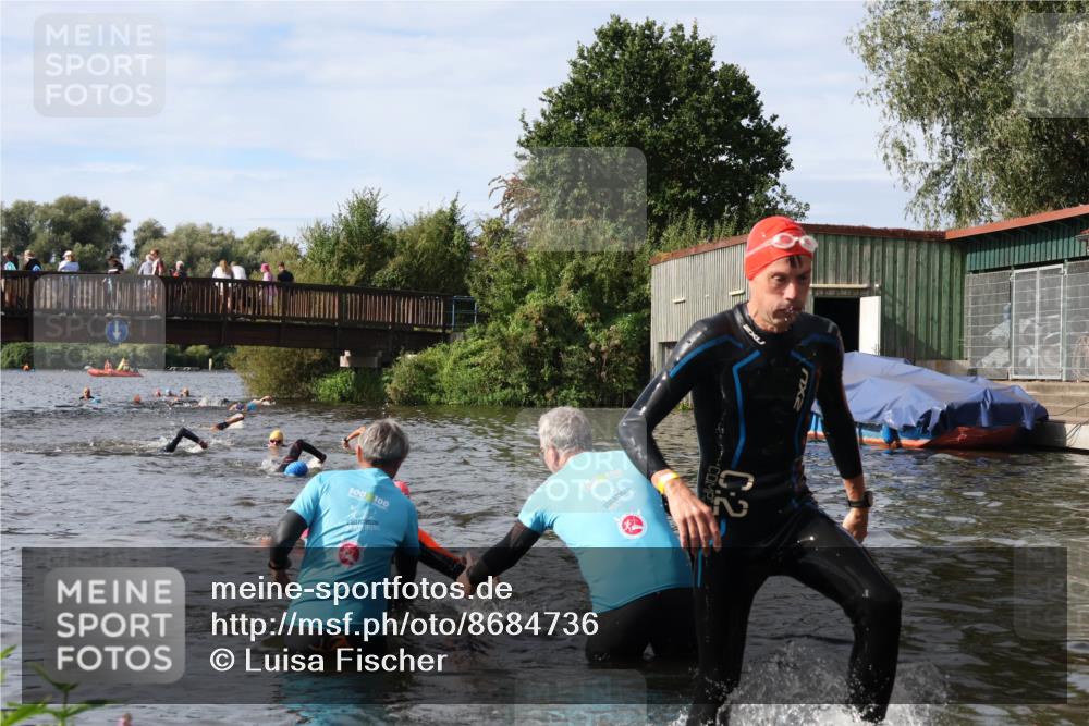 31.08.2025 - Elbe Triathlon Hamburg Luisa Fischer http://msf.ph/oto/8684736 31.08.2025 10:30:50 Schwimmen 1306, 1321, 1326 meine-sportfotos.de