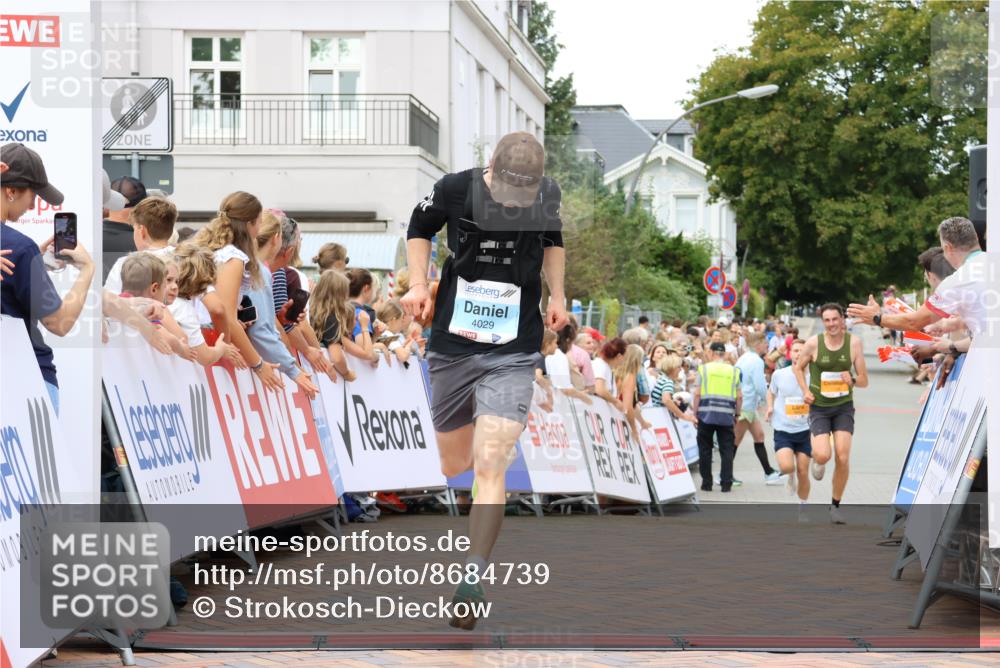 31.08.2025 - 21. Blankeneser Heldenlauf Strokosch-Dieckow http://msf.ph/oto/8684739 31.08.2025 12:02:14 Ziel 5472, 5703, 4029 meine-sportfotos.de