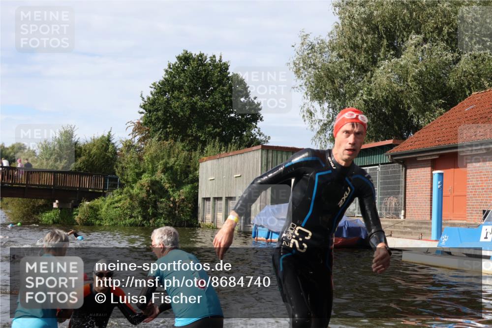 31.08.2025 - Elbe Triathlon Hamburg Luisa Fischer http://msf.ph/oto/8684740 31.08.2025 10:30:51 Schwimmen 1306, 1321, 1326 meine-sportfotos.de
