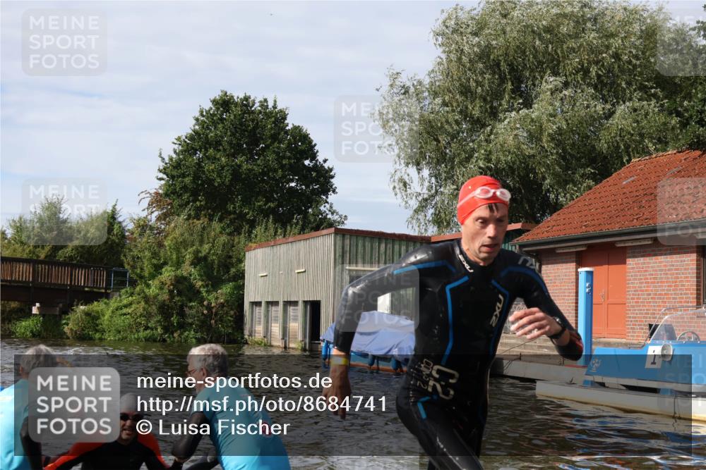 31.08.2025 - Elbe Triathlon Hamburg Luisa Fischer http://msf.ph/oto/8684741 31.08.2025 10:30:51 Schwimmen 1306, 1321, 1326 meine-sportfotos.de