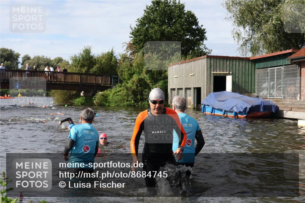 31.08.2025 - Elbe Triathlon Hamburg Luisa Fischer http://msf.ph/oto/8684745 31.08.2025 10:30:53 Schwimmen 1280, 1306, 1321, 1326 meine-sportfotos.de