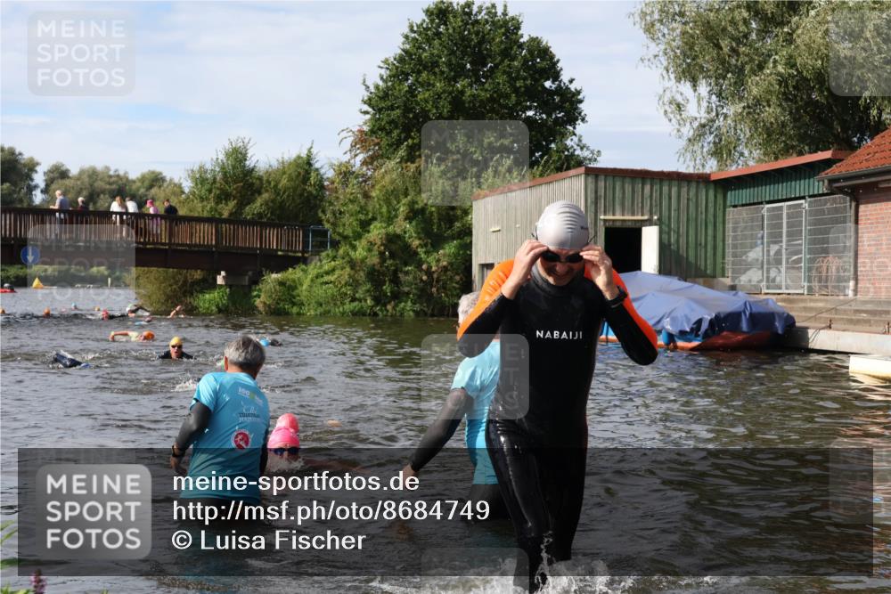 31.08.2025 - Elbe Triathlon Hamburg Luisa Fischer http://msf.ph/oto/8684749 31.08.2025 10:30:54 Schwimmen 1280, 1306, 1321, 1326 meine-sportfotos.de