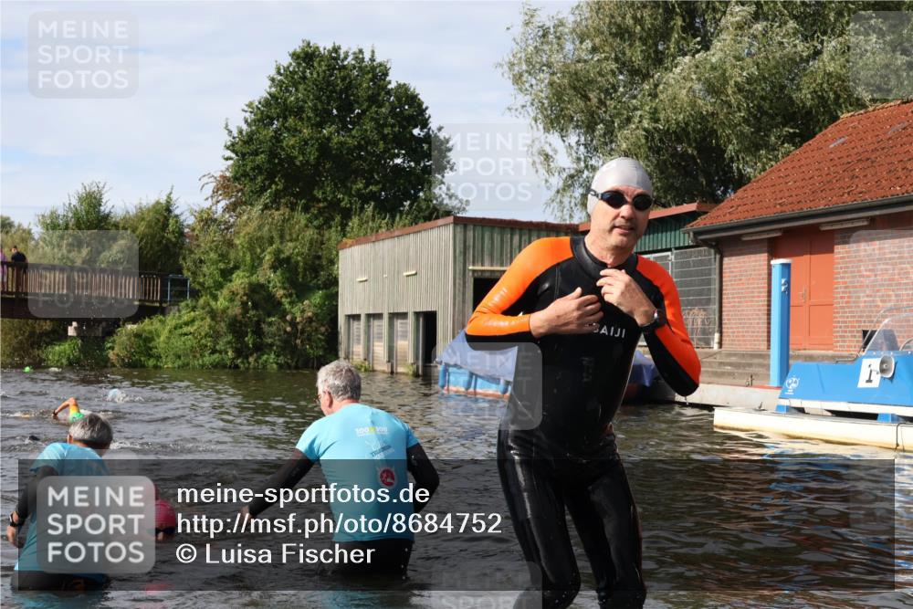 31.08.2025 - Elbe Triathlon Hamburg Luisa Fischer http://msf.ph/oto/8684752 31.08.2025 10:30:55 Schwimmen 1280, 1306, 1321, 1326 meine-sportfotos.de