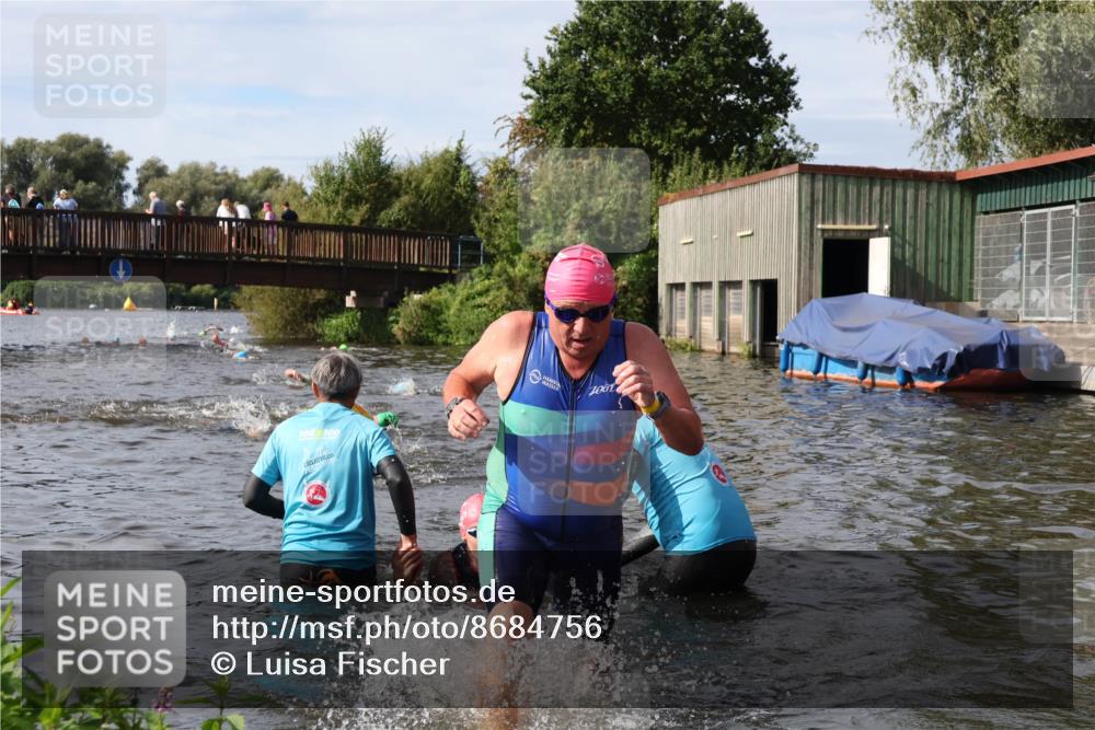 31.08.2025 - Elbe Triathlon Hamburg Luisa Fischer http://msf.ph/oto/8684756 31.08.2025 10:30:59 Schwimmen 1280, 1306, 1321 meine-sportfotos.de