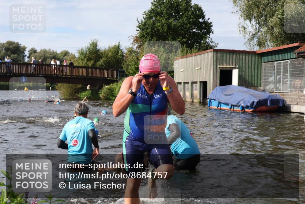 31.08.2025 - Elbe Triathlon Hamburg Luisa Fischer http://msf.ph/oto/8684757 31.08.2025 10:30:59 Schwimmen 1280, 1306, 1321 meine-sportfotos.de