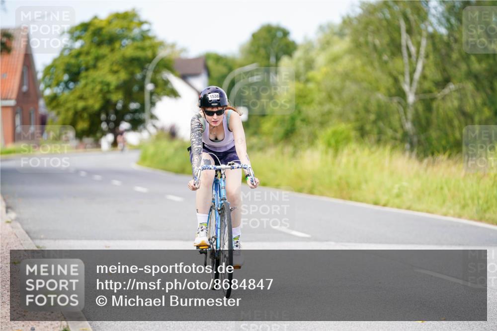 31.08.2025 - Elbe Triathlon Hamburg Michael Burmester http://msf.ph/oto/8684847 31.08.2025 11:27:01 Radfahren 1520, 1538 meine-sportfotos.de