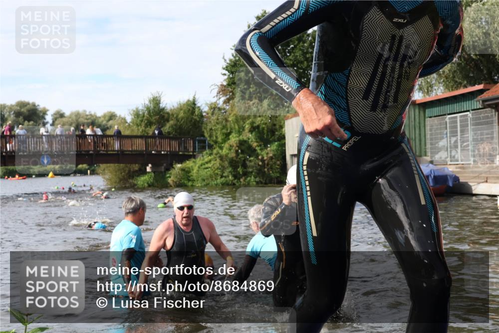 31.08.2025 - Elbe Triathlon Hamburg Luisa Fischer http://msf.ph/oto/8684869 31.08.2025 10:32:01 Schwimmen 1251, 1266, 1299, 1305, 1311 meine-sportfotos.de