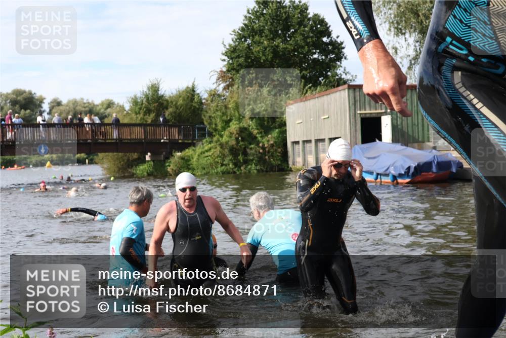 31.08.2025 - Elbe Triathlon Hamburg Luisa Fischer http://msf.ph/oto/8684871 31.08.2025 10:32:01 Schwimmen 1251, 1266, 1299, 1305, 1311 meine-sportfotos.de