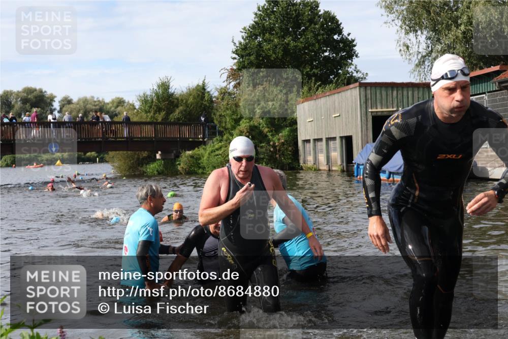31.08.2025 - Elbe Triathlon Hamburg Luisa Fischer http://msf.ph/oto/8684880 31.08.2025 10:32:03 Schwimmen 1266, 1299, 1305, 1311 meine-sportfotos.de