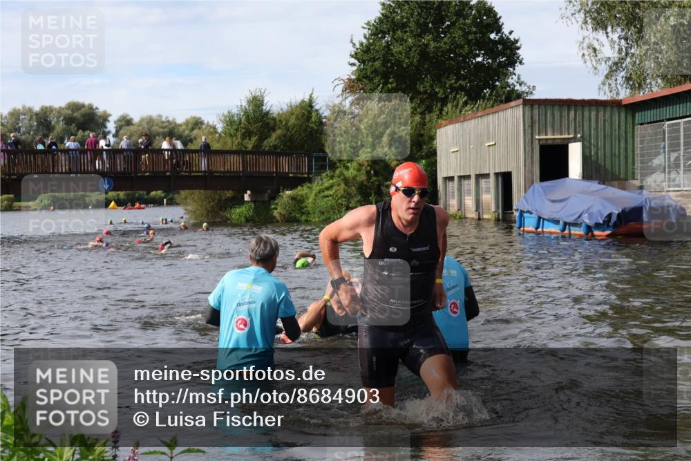 31.08.2025 - Elbe Triathlon Hamburg Luisa Fischer http://msf.ph/oto/8684903 31.08.2025 10:32:10 Schwimmen 1256, 1302, 1305, 1311 meine-sportfotos.de