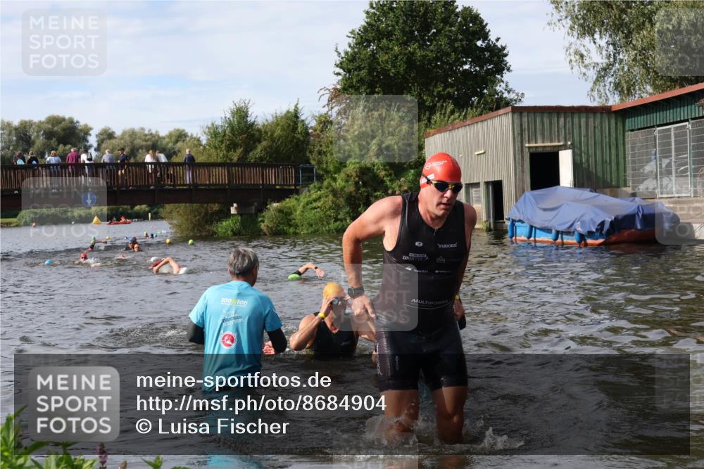 31.08.2025 - Elbe Triathlon Hamburg Luisa Fischer http://msf.ph/oto/8684904 31.08.2025 10:32:11 Schwimmen 1256, 1302, 1305, 1311 meine-sportfotos.de