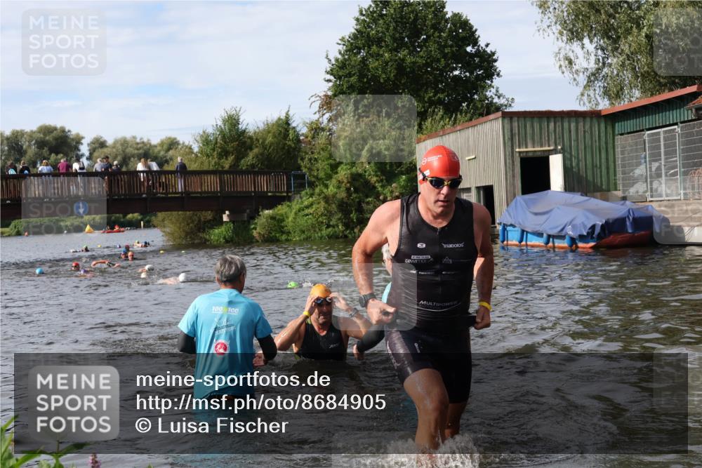 31.08.2025 - Elbe Triathlon Hamburg Luisa Fischer http://msf.ph/oto/8684905 31.08.2025 10:32:11 Schwimmen 1256, 1302, 1305, 1311 meine-sportfotos.de