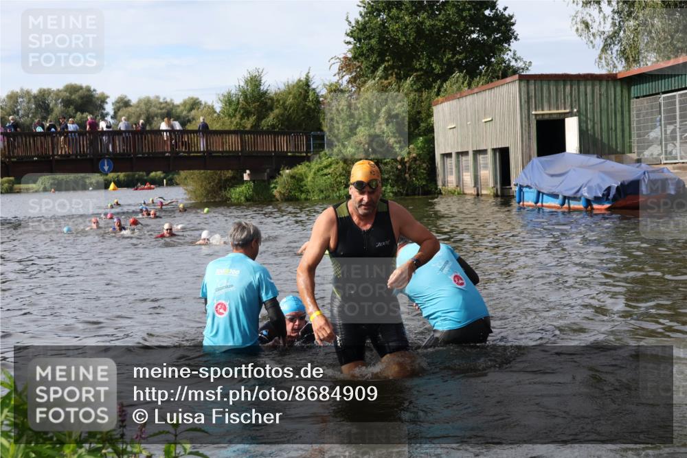 31.08.2025 - Elbe Triathlon Hamburg Luisa Fischer http://msf.ph/oto/8684909 31.08.2025 10:32:14 Schwimmen 1256, 1302, 1337 meine-sportfotos.de