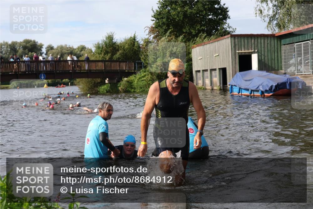 31.08.2025 - Elbe Triathlon Hamburg Luisa Fischer http://msf.ph/oto/8684912 31.08.2025 10:32:15 Schwimmen 1256, 1302, 1337 meine-sportfotos.de