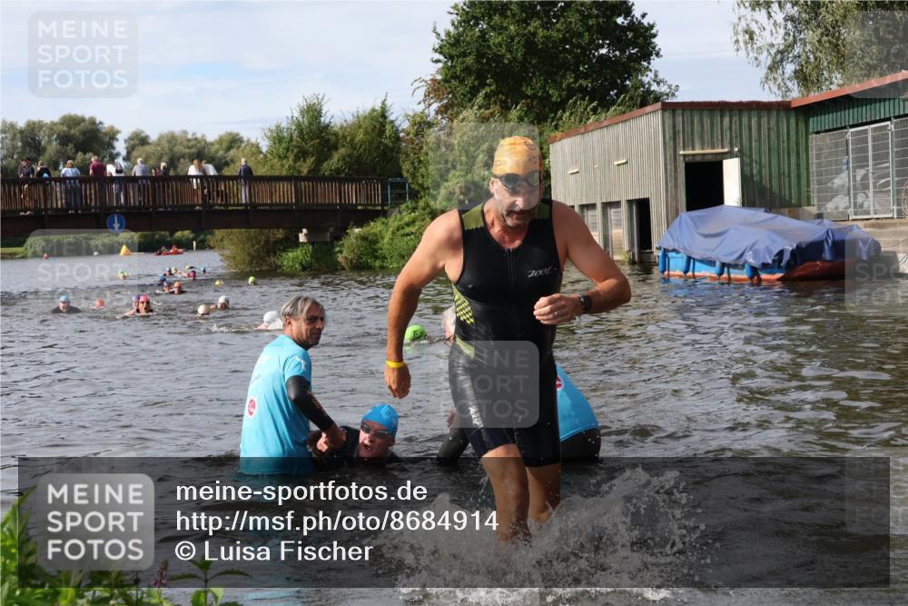 31.08.2025 - Elbe Triathlon Hamburg Luisa Fischer http://msf.ph/oto/8684914 31.08.2025 10:32:15 Schwimmen 1256, 1302, 1337 meine-sportfotos.de