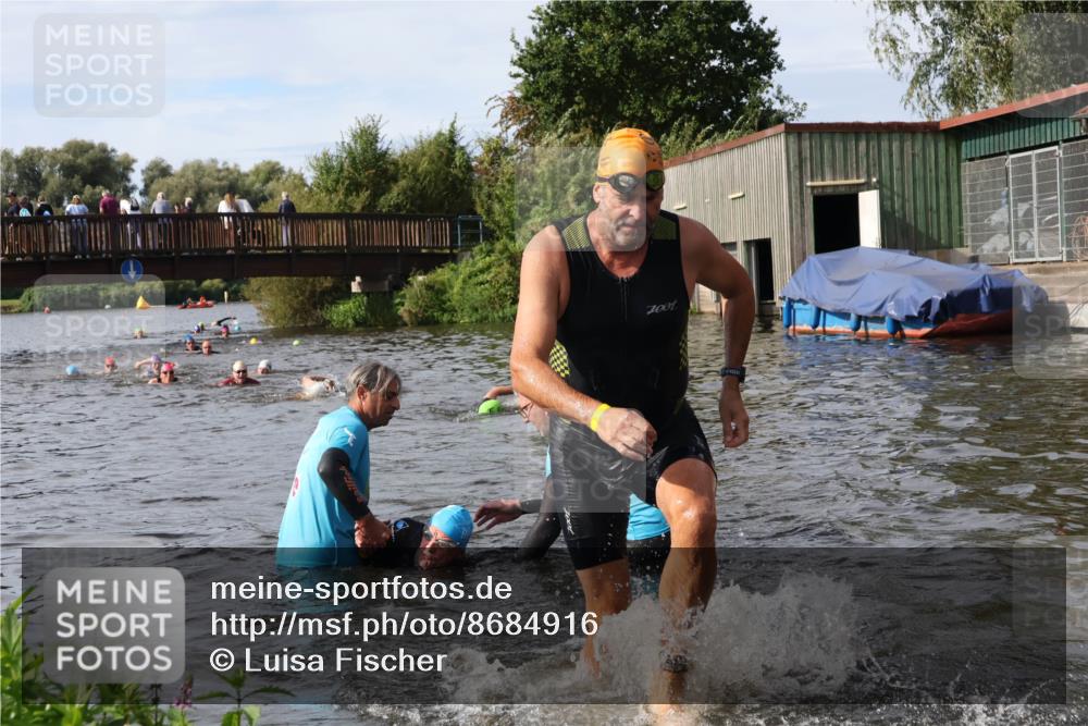 31.08.2025 - Elbe Triathlon Hamburg Luisa Fischer http://msf.ph/oto/8684916 31.08.2025 10:32:15 Schwimmen 1256, 1302, 1337 meine-sportfotos.de