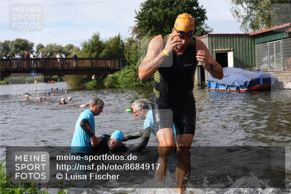 31.08.2025 - Elbe Triathlon Hamburg Luisa Fischer http://msf.ph/oto/8684917 31.08.2025 10:32:16 Schwimmen 1256, 1302, 1337 meine-sportfotos.de